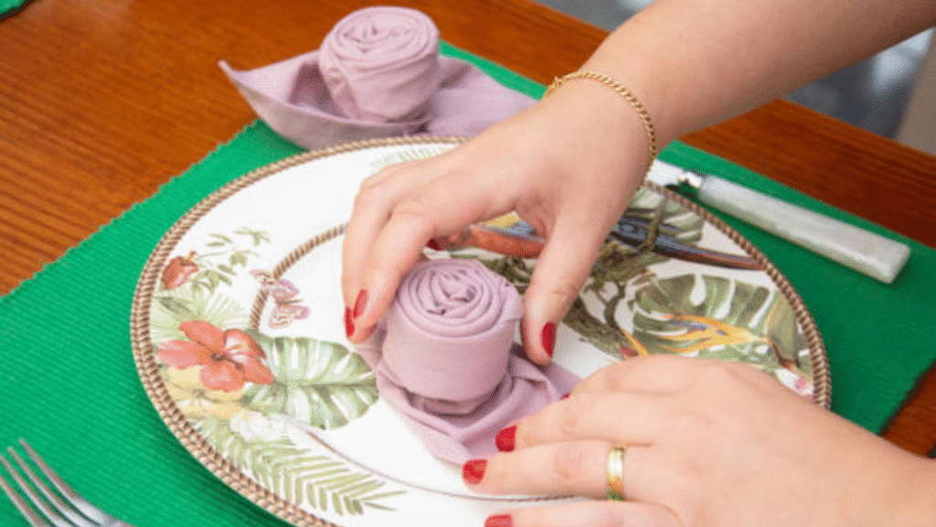 cloth napkins fold in a rose roll method