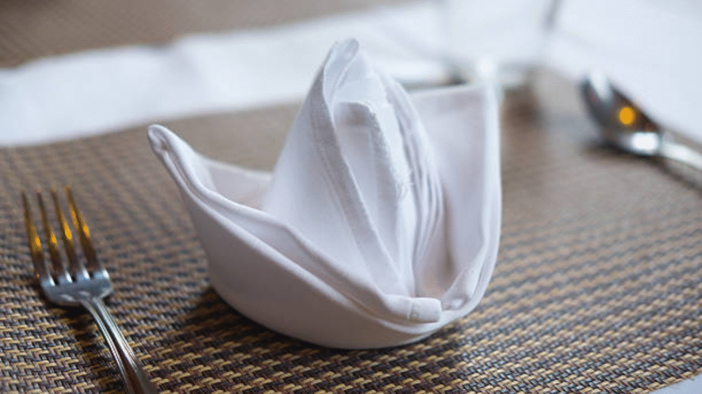 cloth napkins fold in a diamond pouch method