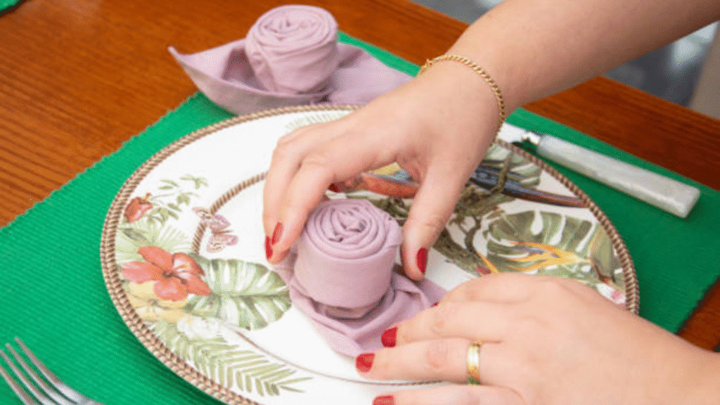 cloth napkins fold in a rose roll method