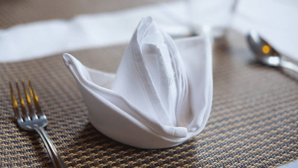cloth napkins fold in a diamond pouch method